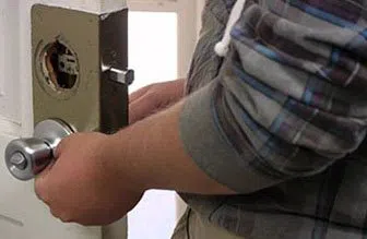 Universal Locksmith Store Swansea, MA 508-343-8277 - 12-locks-replace